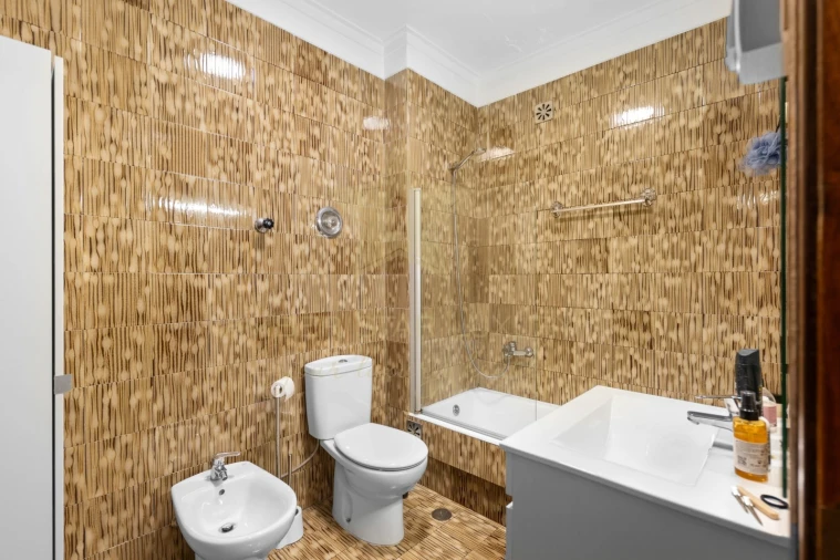 Apartamento T7 para Venda em Alvalade Foto 14