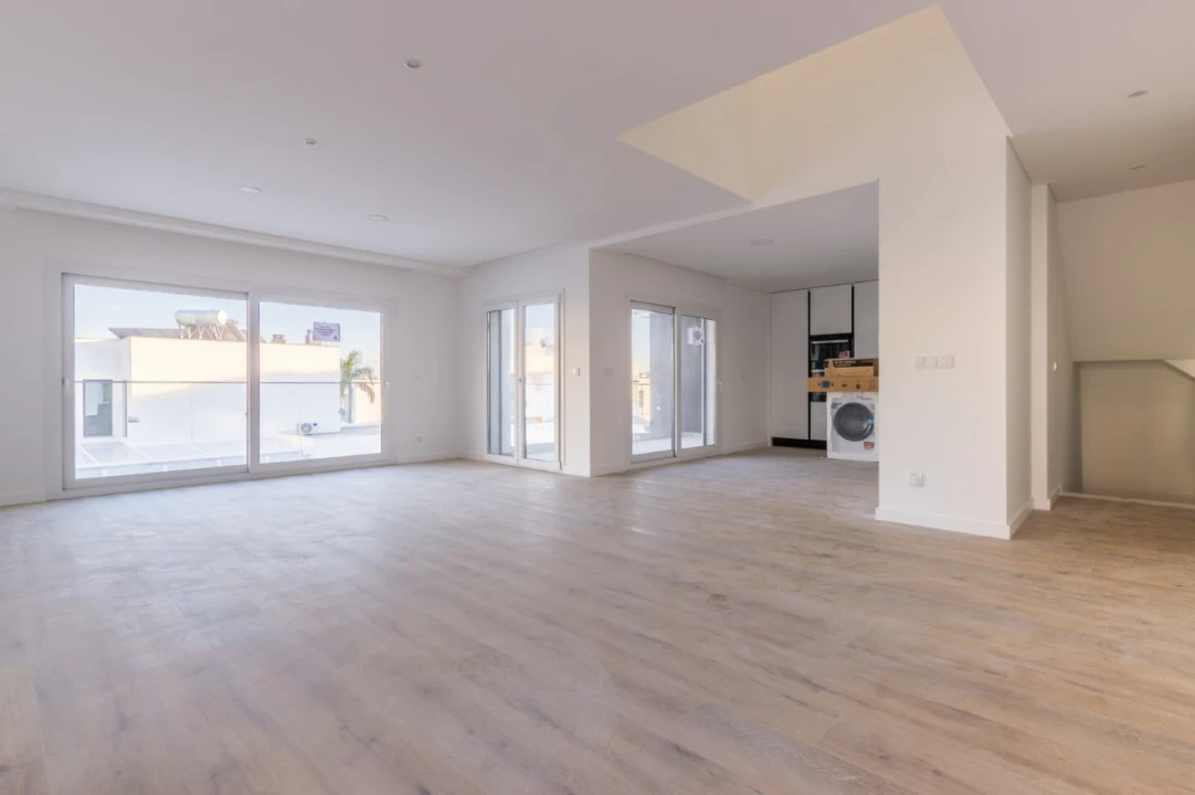 Moradia T4 para Venda em Corroios Foto 5