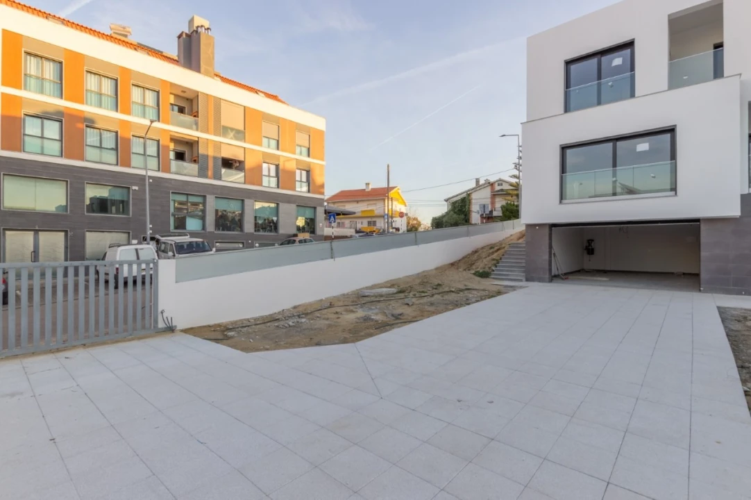 Moradia T4 para Venda em Corroios Foto 4