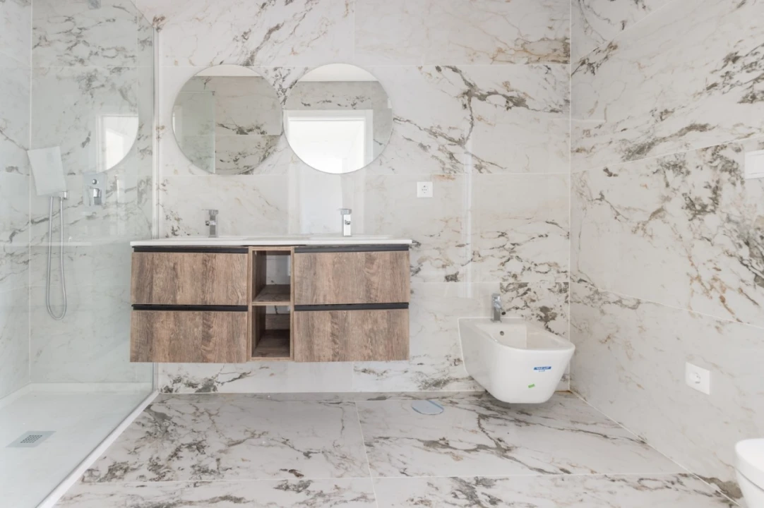 Moradia T4 para Venda em Corroios Foto 9