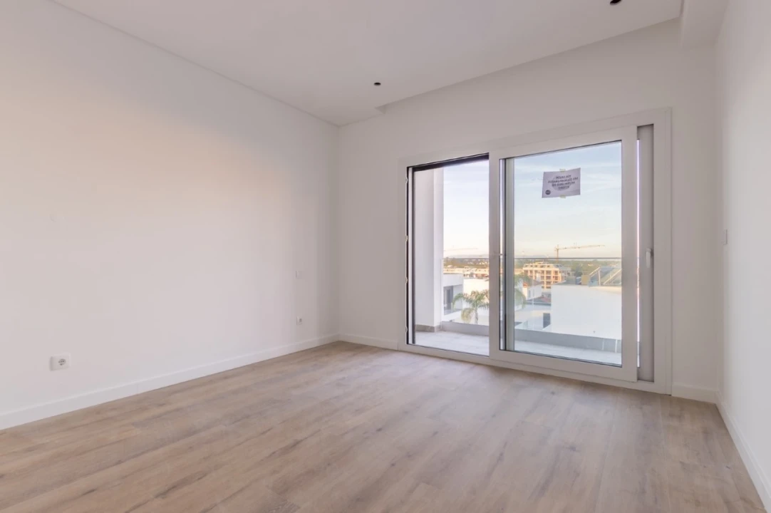 Moradia T4 para Venda em Corroios Foto 19