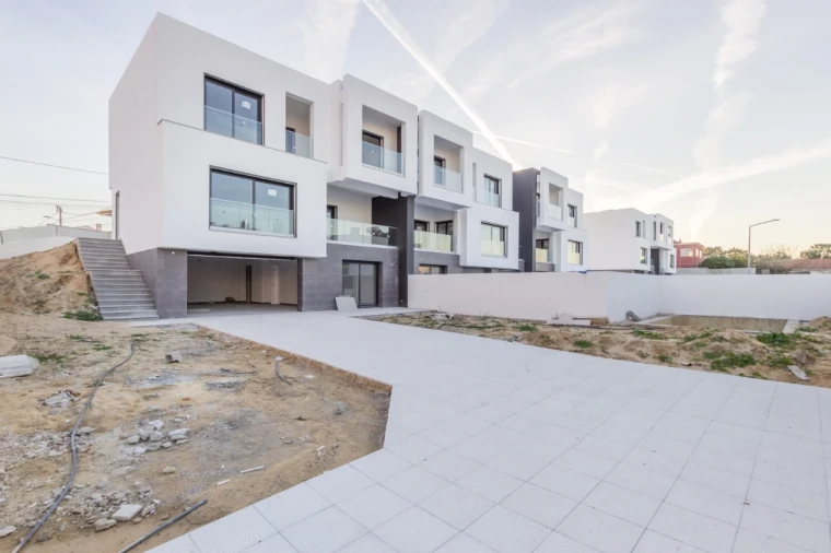 Moradia T4 para Venda em Corroios Foto 3