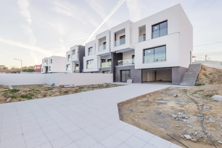 Moradia T4 para Venda em Corroios Foto 27