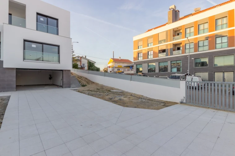 Moradia T4 para Venda em Corroios Foto 29