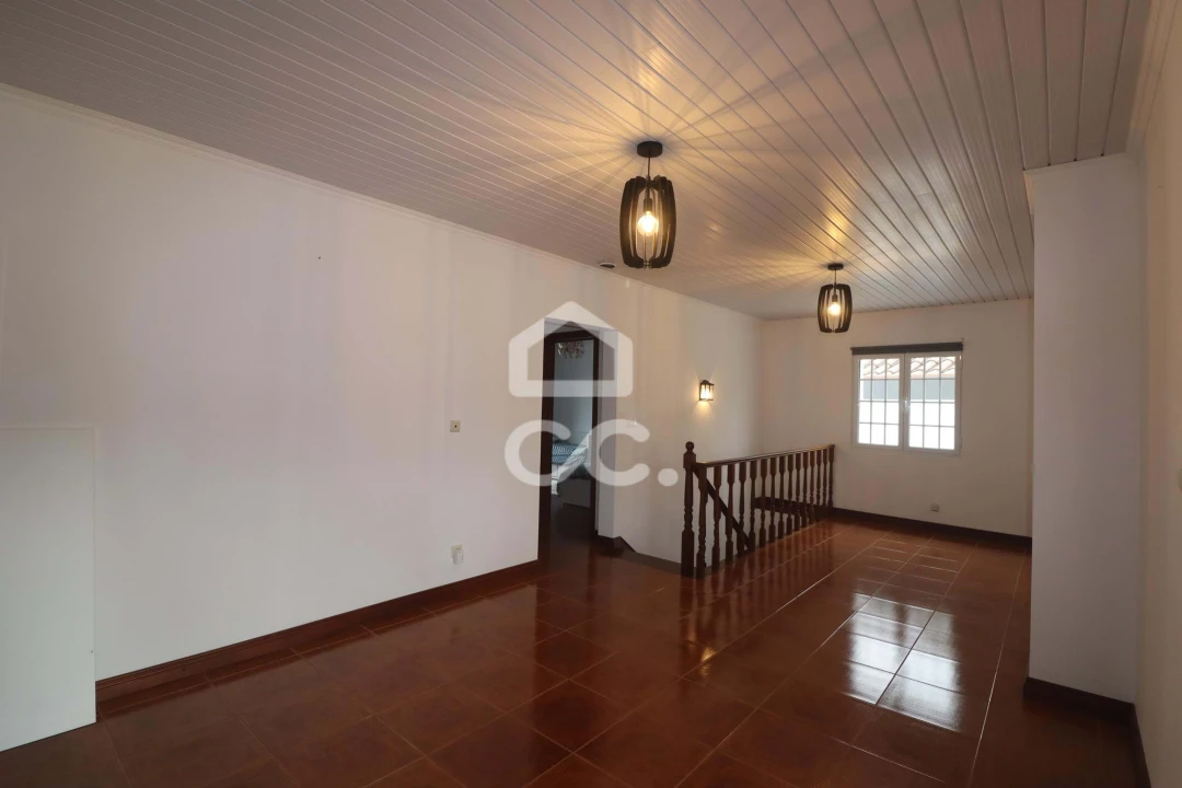 Moradia T4 para Venda em Achadinha Foto 12