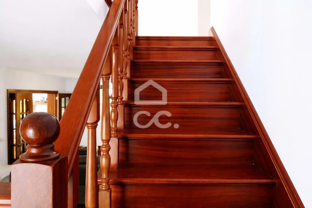 Moradia T4 para Venda em Achadinha Foto 14