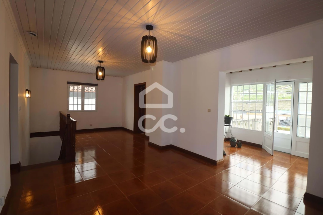 Moradia T4 para Venda em Achadinha Foto 13