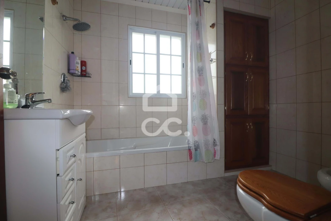 Moradia T4 para Venda em Achadinha Foto 15