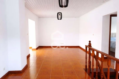 Moradia T4 para Venda em Achadinha