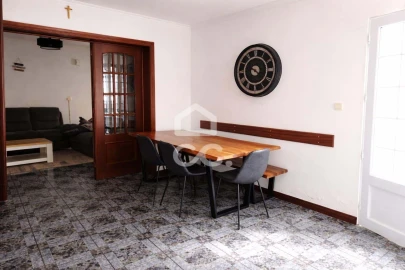 Moradia T4 para Venda em Achadinha