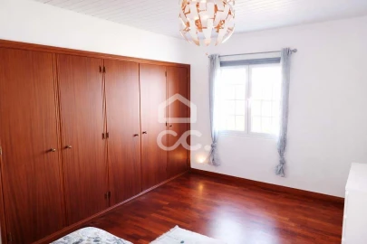 Moradia T4 para Venda em Achadinha