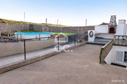 Moradia T4 para Venda em Achadinha