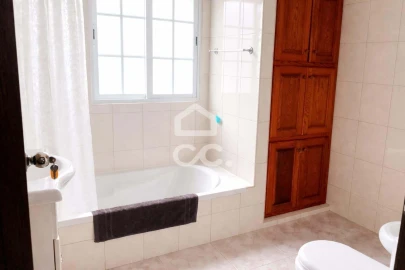 Moradia T4 para Venda em Achadinha