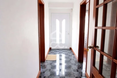 Moradia T4 para Venda em Achadinha