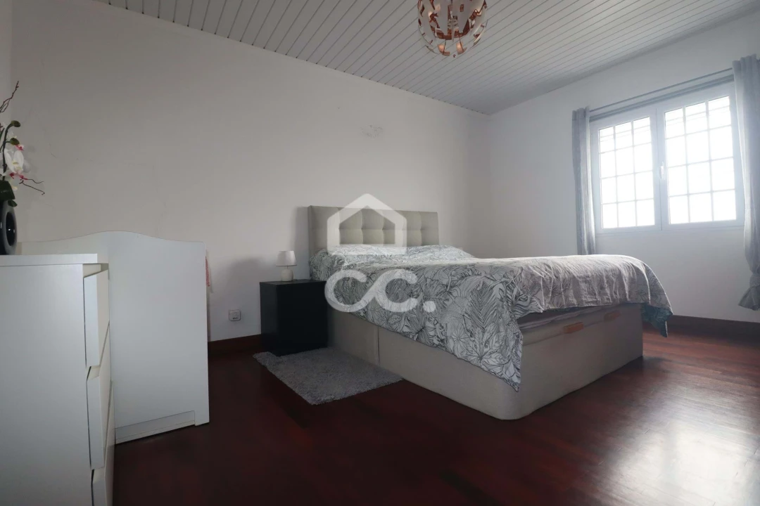 Moradia T4 para Venda em Achadinha Foto 7