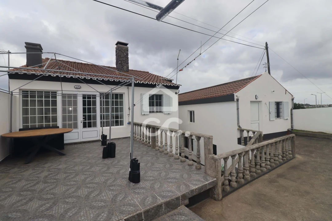 Moradia T4 para Venda em Achadinha Foto 10