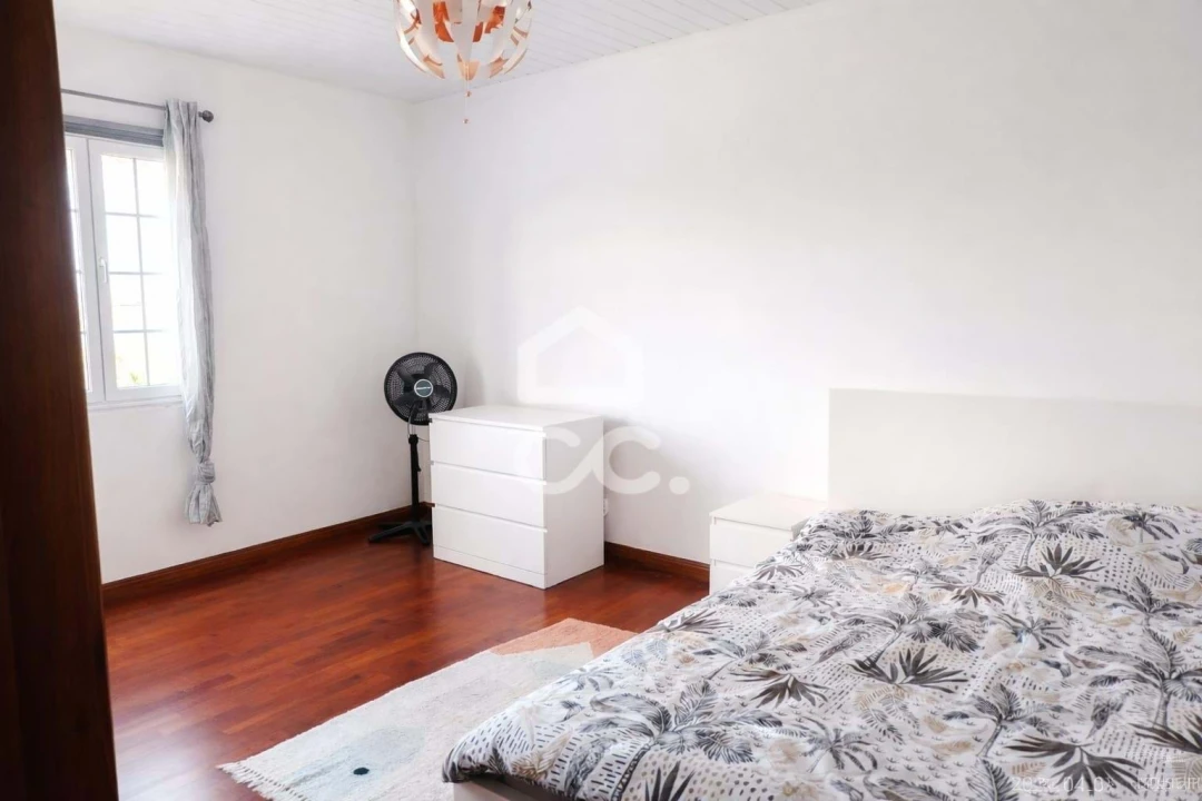 Moradia T4 para Venda em Achadinha Foto 21