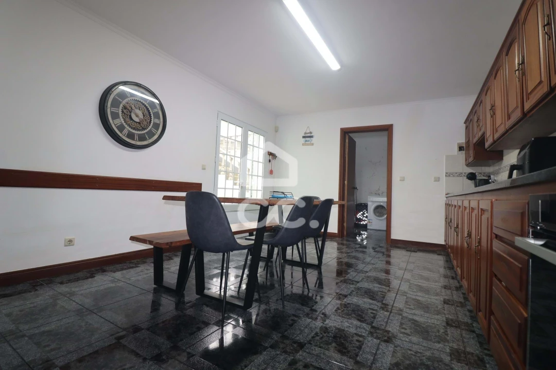 Moradia T4 para Venda em Achadinha Foto 5