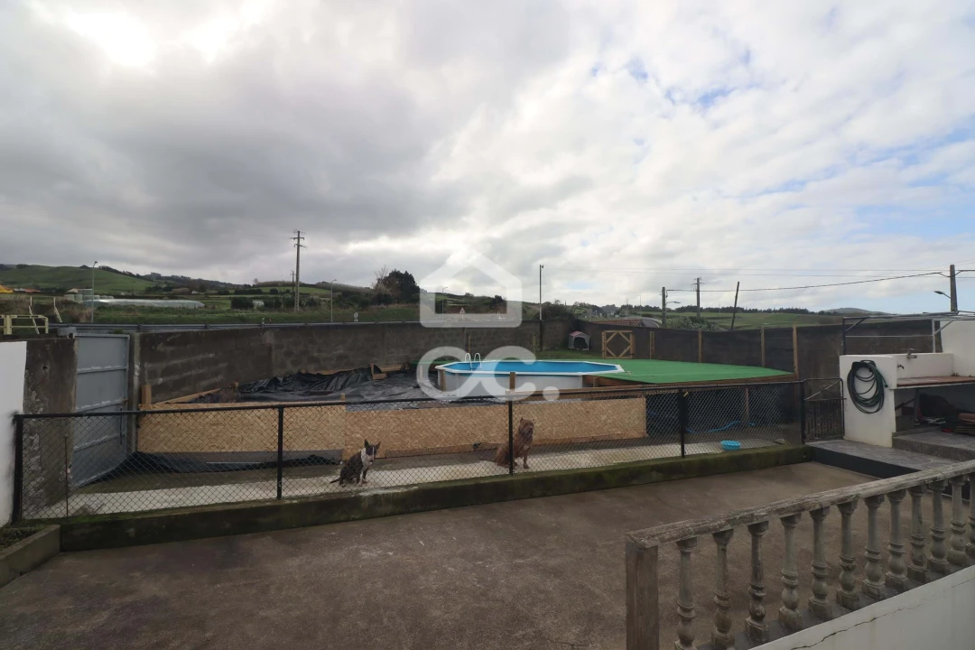 Moradia T4 para Venda em Achadinha Foto 23