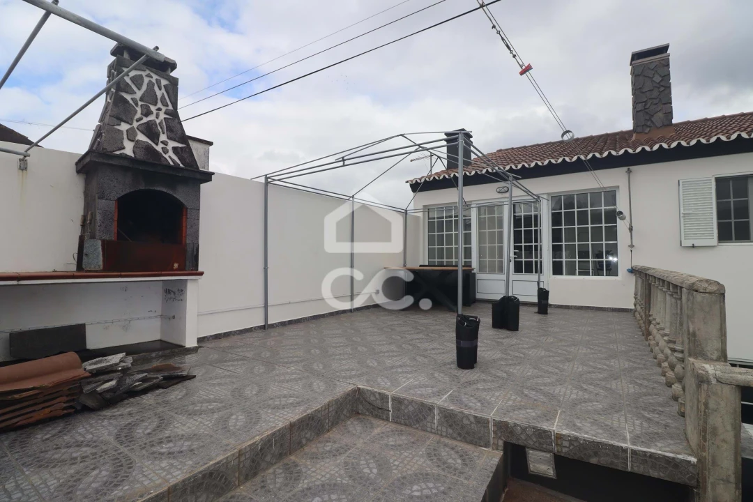 Moradia T4 para Venda em Achadinha Foto 21