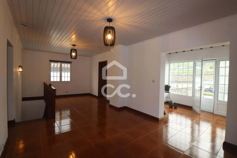 Moradia T4 para Venda em Achadinha Foto 14