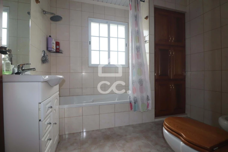 Moradia T4 para Venda em Achadinha Foto 16