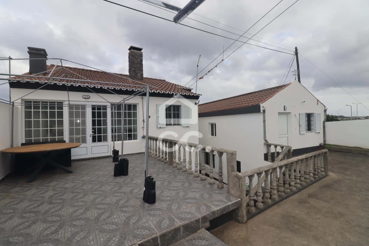 Moradia T4 para Venda em Achadinha Foto 3