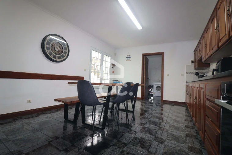 Moradia T4 para Venda em Achadinha Foto 6