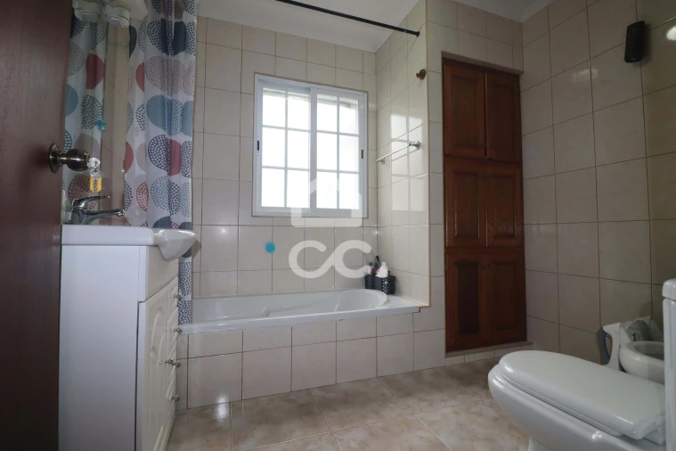 Moradia T4 para Venda em Achadinha Foto 7