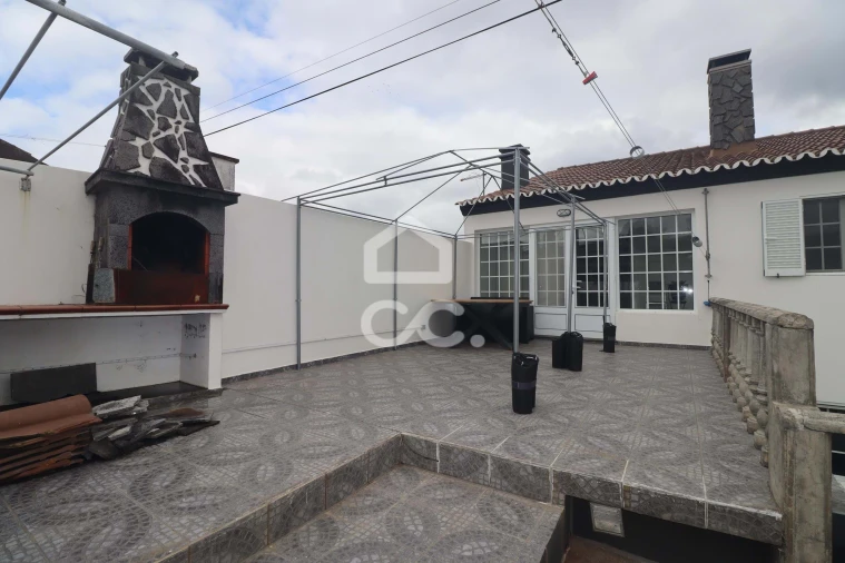 Moradia T4 para Venda em Achadinha Foto 22