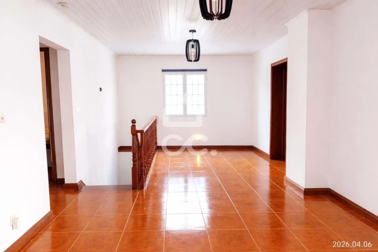 Moradia T4 para Venda em Achadinha Foto 18