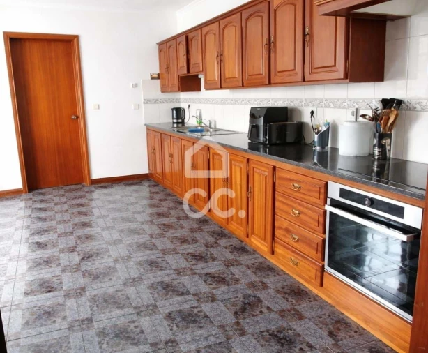 Moradia T4 para Venda em Achadinha Foto 10