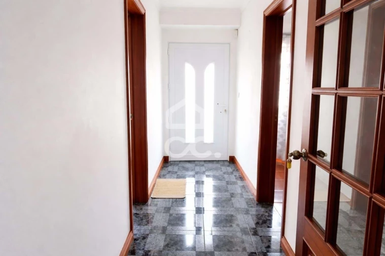 Moradia T4 para Venda em Achadinha Foto 2