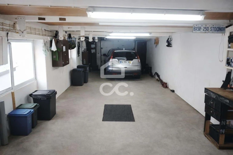 Moradia T4 para Venda em Achadinha Foto 28