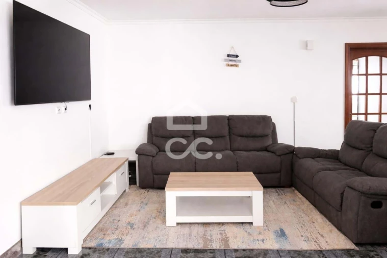 Moradia T4 para Venda em Achadinha Foto 9