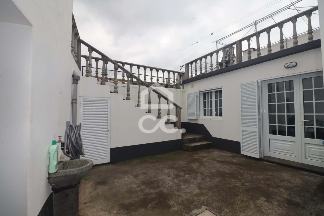 Moradia T4 para Venda em Achadinha Foto 17