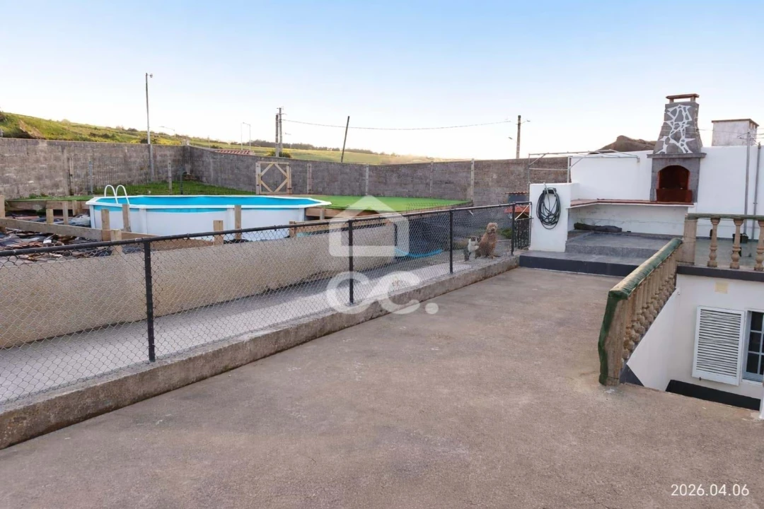 Moradia T4 para Venda em Achadinha Foto 26