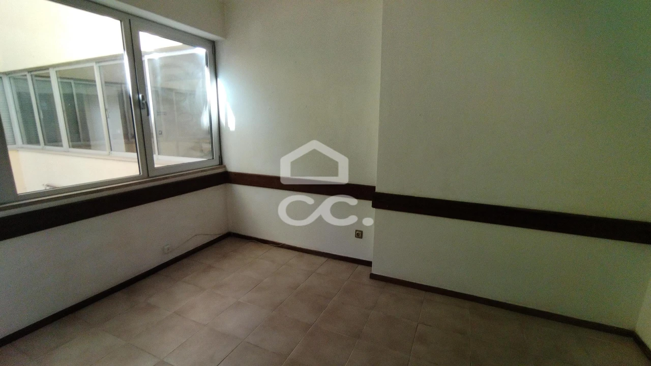 Escritório para Arrendamento em Leiria, Pousos, Barreira e Cortes Foto 3