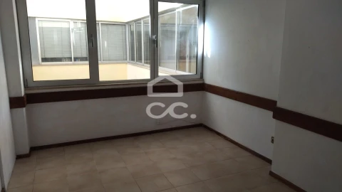 Escritório para Arrendamento em Leiria, Pousos, Barreira e Cortes