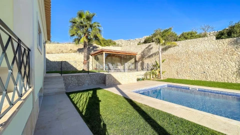 Moradia T4 para Venda em Albufeira e Olhos de Água