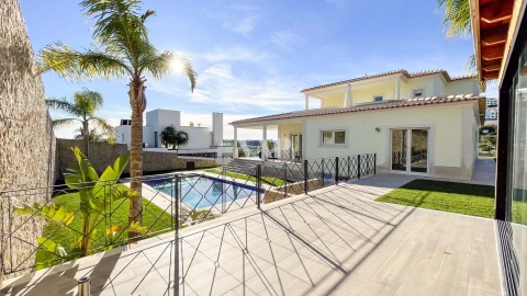 Moradia T4 para Venda em Albufeira e Olhos de Água