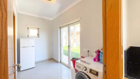 Moradia T4 para Venda em Albufeira e Olhos de Água