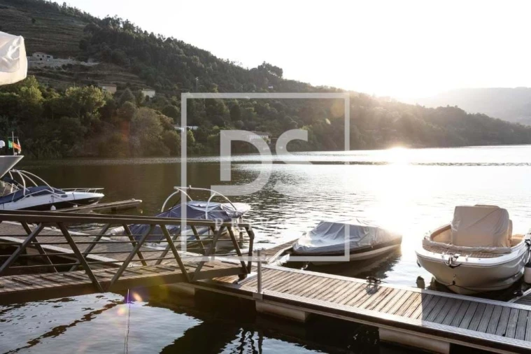 Quinta T3 para Venda em Oliveira do Douro Foto 4