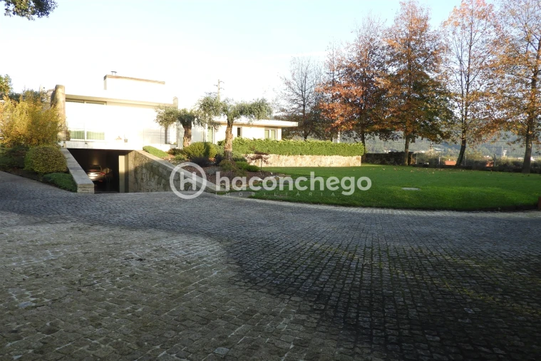 Moradia T4 para Venda em Roriz Foto 4