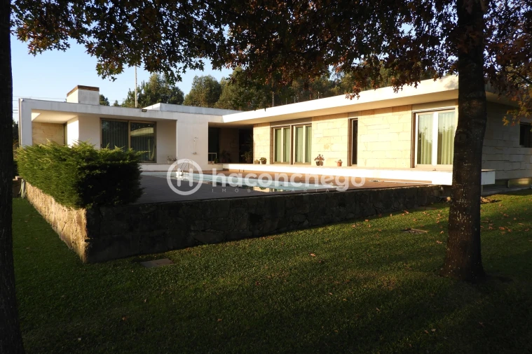 Moradia T4 para Venda em Roriz Foto 6