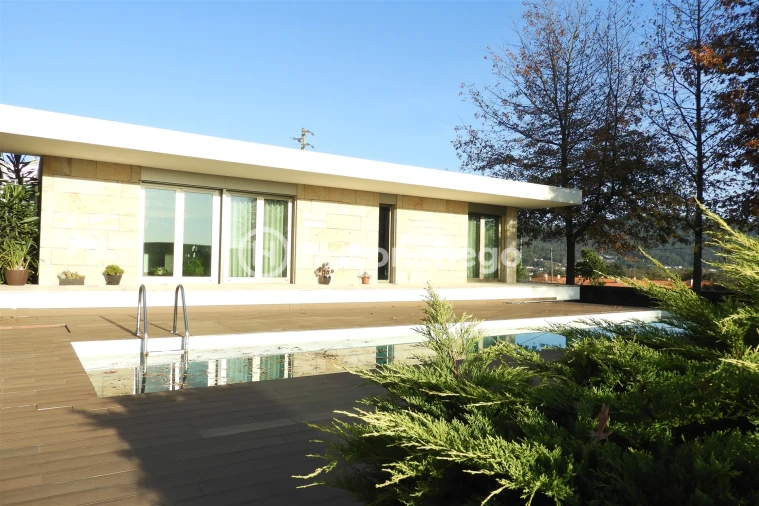 Moradia T4 para Venda em Roriz Foto 19