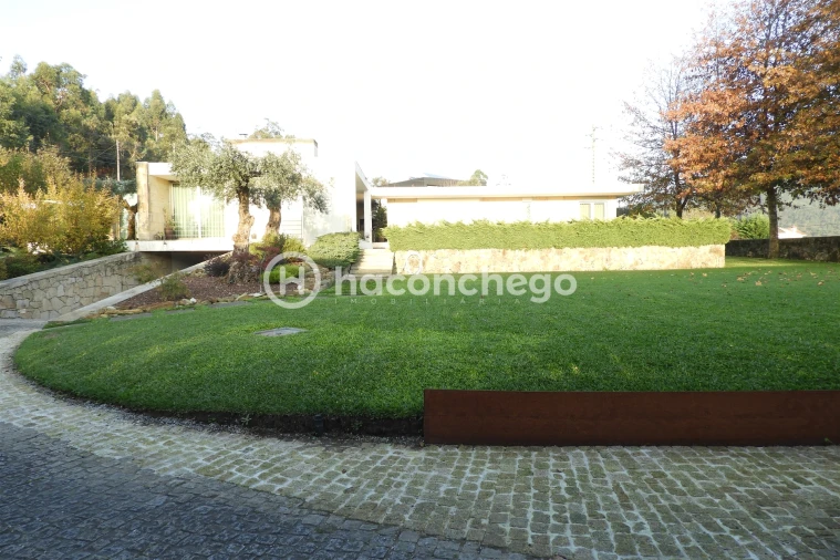 Moradia T4 para Venda em Roriz Foto 5