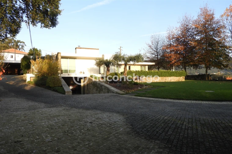 Moradia T4 para Venda em Roriz Foto 9