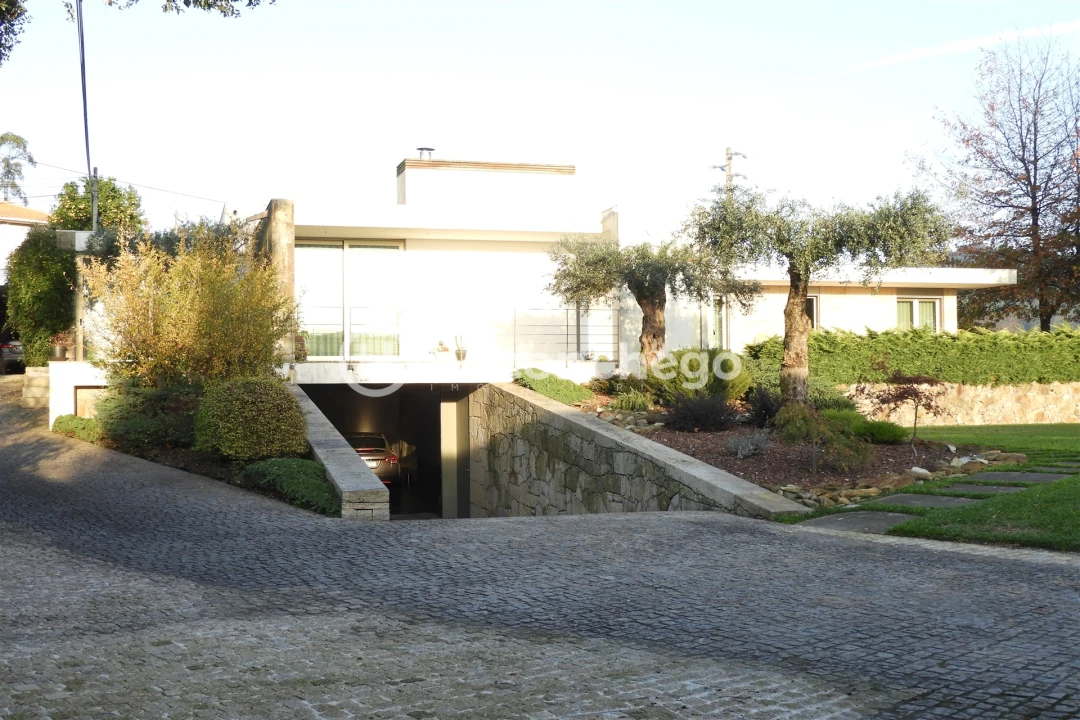 Moradia T4 para Venda em Roriz Foto 8