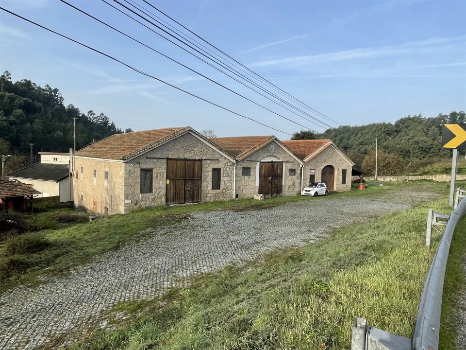 Armazém para Venda em Santa Comba Foto 1